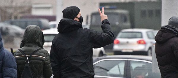 Маршы раёнаў і двароў: акцыі пратэсту ў Мінску ў новым фармаце - відэа - Sputnik Беларусь