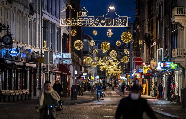 Накануне рождественских праздников в Амстердаме - Sputnik Беларусь