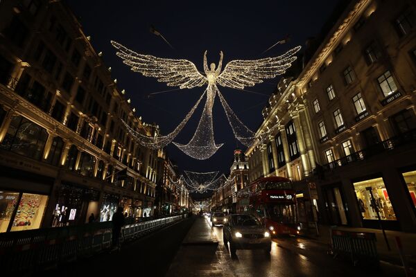 Рождественские огни на Риджент-стрит под названием Дух Рождества в Лондоне - Sputnik Беларусь
