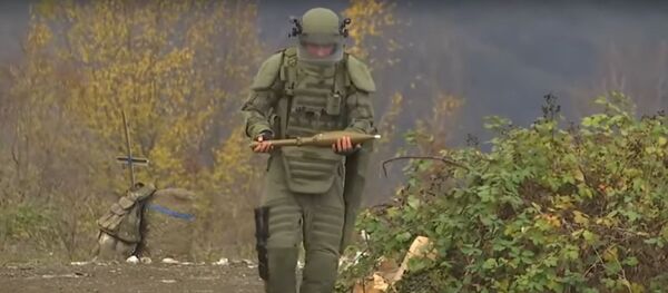 Як працуюць сапёры: відэа размініравання мясцовасці ў Карабаху - Sputnik Беларусь