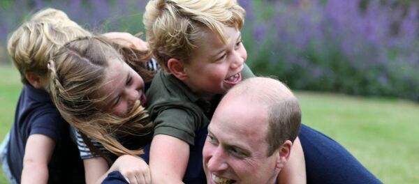 Принц Уильям со своими детьми: Джорджем, Шарлоттой и Луи - Sputnik Беларусь