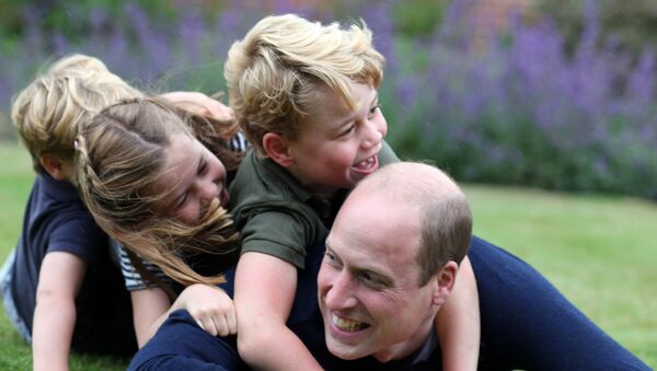 Принц Уильям со своими детьми: Джорджем, Шарлоттой и Луи - Sputnik Беларусь
