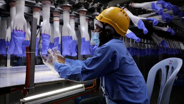 Производство латексных перчаток на заводе Top Glove - Sputnik Беларусь