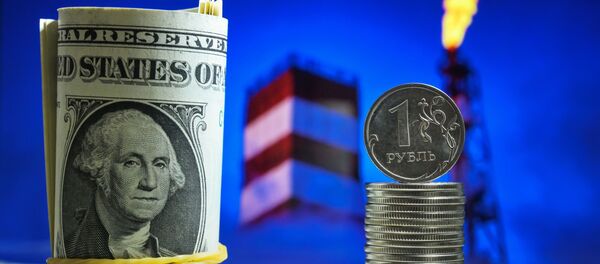 Денежные купюры США и монеты номиналом один рубль Денежные купюры США и монеты номиналом один рубль - Sputnik Беларусь