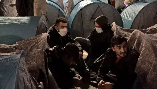 Куда деваться беженцам? Протест с палатками в Париже разогнали - видео - Sputnik Беларусь
