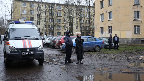 Ситуация у дома, где мужчина захватил в заложники детей - Sputnik Беларусь