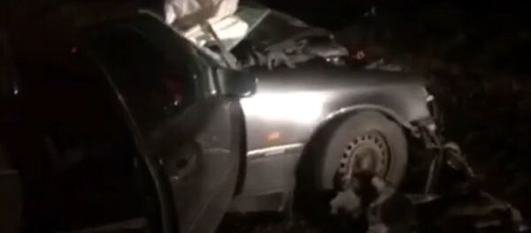 Mercedes врезался в бетономешалку под Могилевом - Sputnik Беларусь