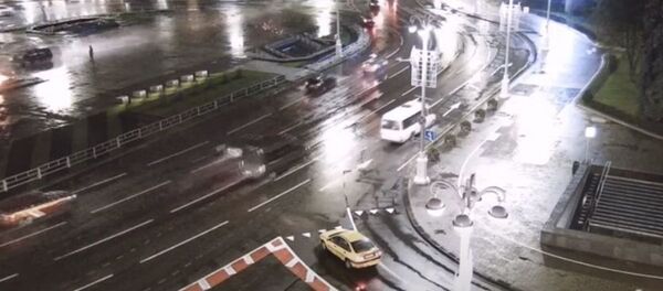 На площади Победы Toyota чуть не врезалась в монумент и загорелась На площади Победы Toyota чуть не врезалась в монумент и загорелась - Sputnik Беларусь