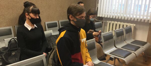 В Минске судят студента иняза, который оскорбил командира ОМОНа - Sputnik Беларусь