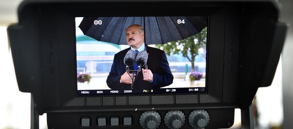 Александр Лукашенко с журналистами, архивное фото - Sputnik Беларусь