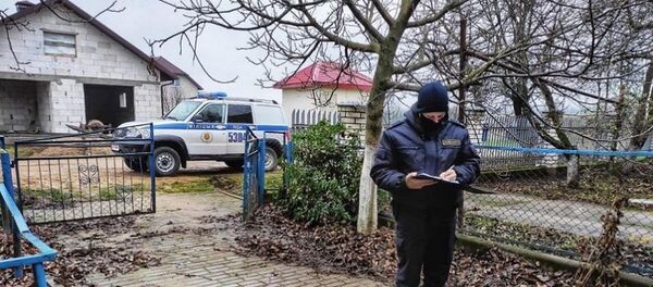 Четыре человека выпили стеклоомыватель в Лиде, трое умерло - Sputnik Беларусь