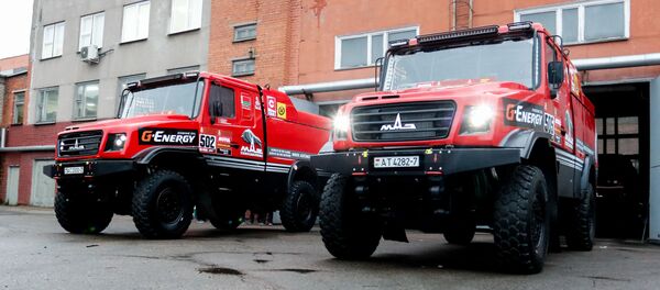 Камионы МАЗ-СПОРТавто перед отправкой на Дакар-2021 - Sputnik Беларусь