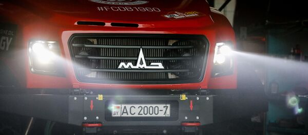 Камионы МАЗ-СПОРТавто перед отправкой на Дакар-2021 - Sputnik Беларусь