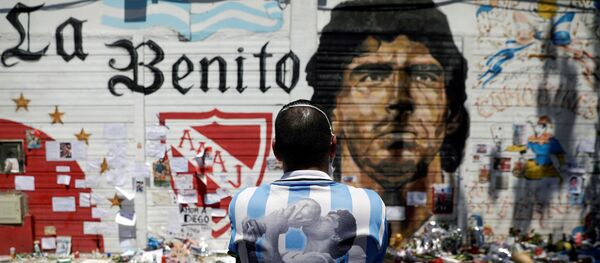 Мемориал Диего Марадоне на одной из улиц Буэнос-Айреса - Sputnik Беларусь