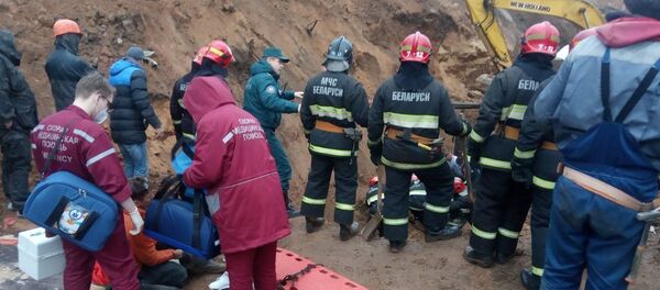 ЧП в Минске: человека засыпало грунтом на бывшем Червенском рынке - Sputnik Беларусь