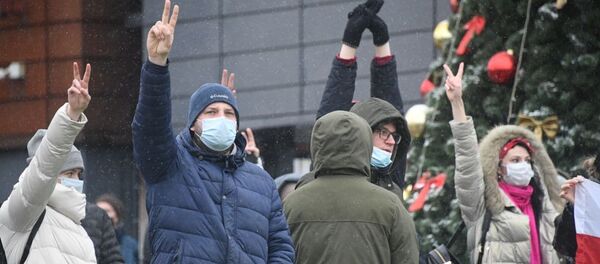 Протестующие в одном из районов Минска - Sputnik Беларусь