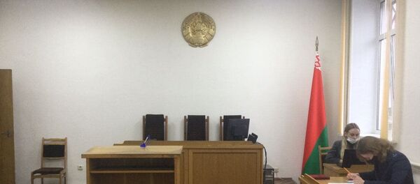 Никто не пришел: суд о наезде на сотрудника милиции отложили Никто не пришел: суд о наезде на сотрудника милиции отложили - Sputnik Беларусь