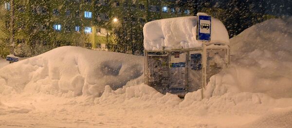 Туннели в сугробах и машины-подснежники: как замело Норильск - Sputnik Беларусь