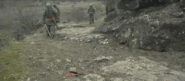 Мина за миной: сколько взрывчатки нашли саперы на окраине Степанакерта? - Sputnik Беларусь