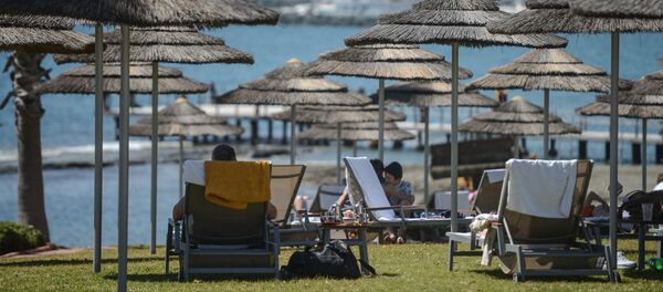 Отдыхающие на пляже города Лимасол. - Sputnik Беларусь