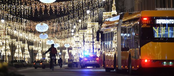 Новогодняя иллюминация на одной из улиц в Варшаве - Sputnik Беларусь