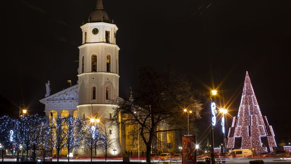 Рождественская елка на Соборной площади в Вильнюсе - Sputnik Беларусь