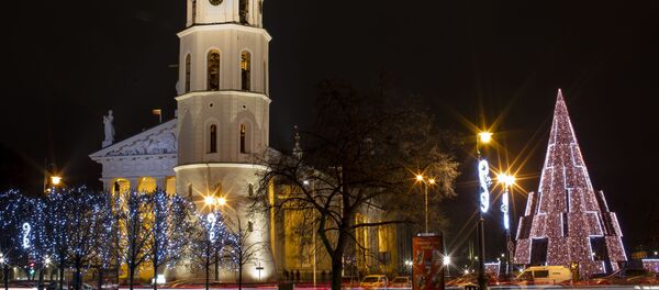 Рождественская елка на Соборной площади в Вильнюсе - Sputnik Беларусь