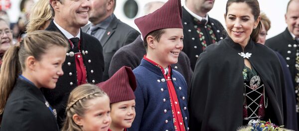Датские наследные принцы Фредерик и Мэри и их четверо детей (слева направо): принцесса Изабелла, принцесса Жозефина, принц Винсент и принц Кристиан - Sputnik Беларусь