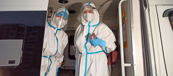 Студэнты-медыкі дапамагаюць урачам лячыць пацыентаў з COVID-19 - відэа - Sputnik Беларусь