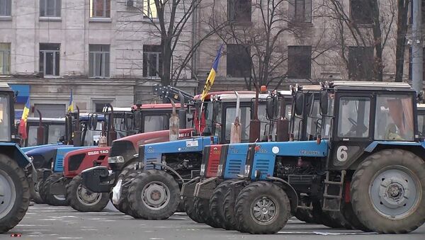 200 трактароў супраць ПДВ: аграрыі Малдовы выйшлі на пратэст - відэа - Sputnik Беларусь