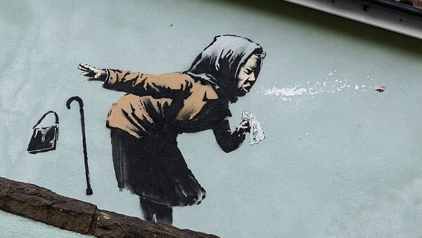 Чихающая бабушка: новое граффити Бэнкси - Sputnik Беларусь