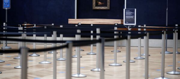 Пустой зал Лувра из-за закрытия музея в связи с локдауном - Sputnik Беларусь