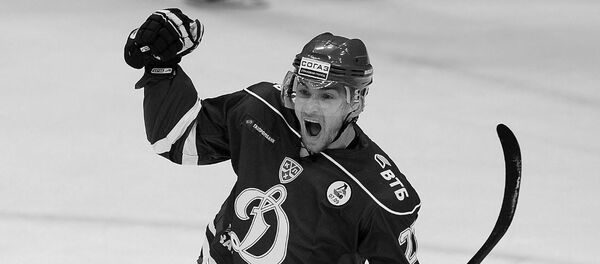 Российский хоккеист Артем Чернов Российский хоккеист Артем Чернов - Sputnik Беларусь