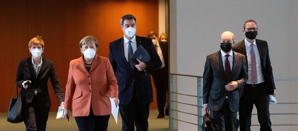 Канцлер Германии Ангела Меркель, премьер-министр Баварии Маркус Зёдер, министр финансов Германии Олаф Шольц и мэр Берлина Майкл Мюллер - Sputnik Беларусь