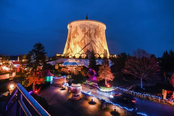 Атомная электростанция в Калькаре, Германия, украшенная к Рождеству Атомная электростанция в Калькаре, Германия, украшенная к Рождеству - Sputnik Беларусь