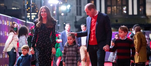 Принц Уильям, Кэтрин, герцогиня Кембриджская и их дети, принц Луи, принцесса Шарлотта и принц Джордж - Sputnik Беларусь
