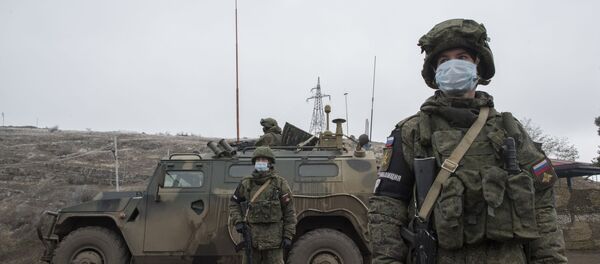 Блокпост российских миротворцев на въезде в город Шуша  - Sputnik Беларусь