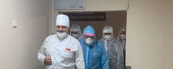 Прэзідэнт Беларусі Аляксандр Лукашэнка наведаў з рабочым візітам Магілёўскую абласную клінічную бальніцу - Sputnik Беларусь