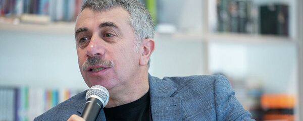 Урач-педыятр, кандыдат медыцынскіх навук Яўген Камароўскі Урач-педыятр, кандыдат медыцынскіх навук Яўген Камароўскі - Sputnik Беларусь