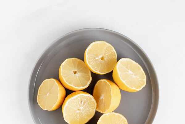 Лимоны на тарелке - Sputnik Беларусь