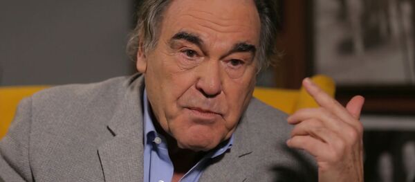 Оливер Стоун рассказал, почему сделал прививку Спутник V - видео - Sputnik Беларусь