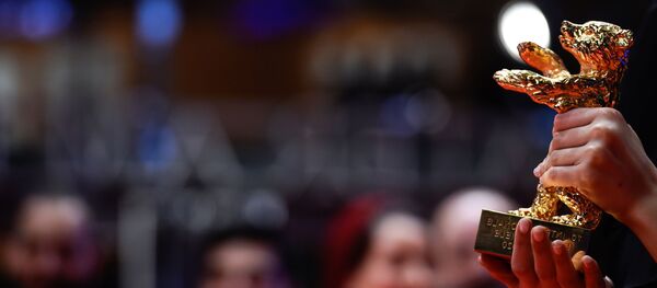 Золотой медведь - главная награда на Берлинале - Sputnik Беларусь