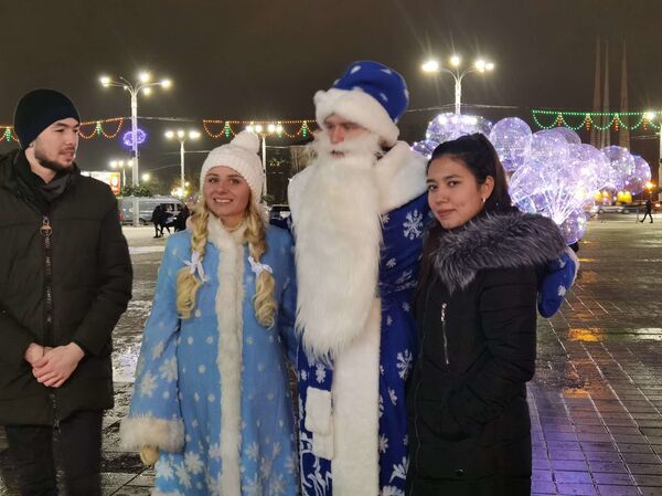 Фотофакт: в Витебске зажгли главную городскую елку - Sputnik Беларусь