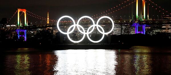 Олимпийские кольца в токийском парке - Sputnik Беларусь