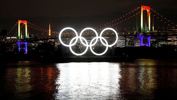 Олимпийские кольца в токийском парке - Sputnik Беларусь