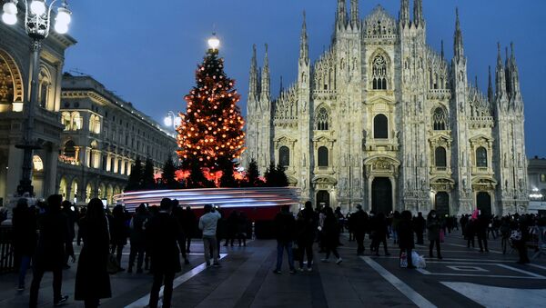 Новогодняя елка в Милане - Sputnik Беларусь