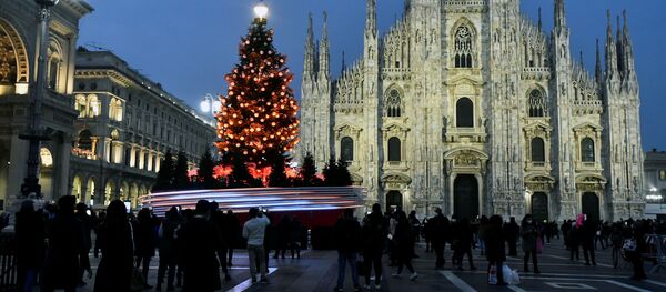 Новогодняя елка в Милане - Sputnik Беларусь