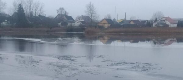 Мужчина провалился под лед на озере Великое в Глубоком - Sputnik Беларусь