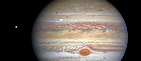 Юпитер и один из его спутников, Европа - Sputnik Беларусь