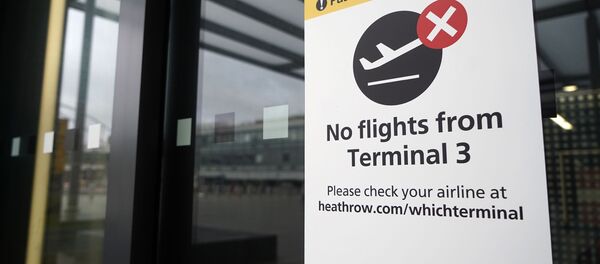 Знак, предупреждающий о закрытии терминала 3 в аэропорту Хитроу - Sputnik Беларусь